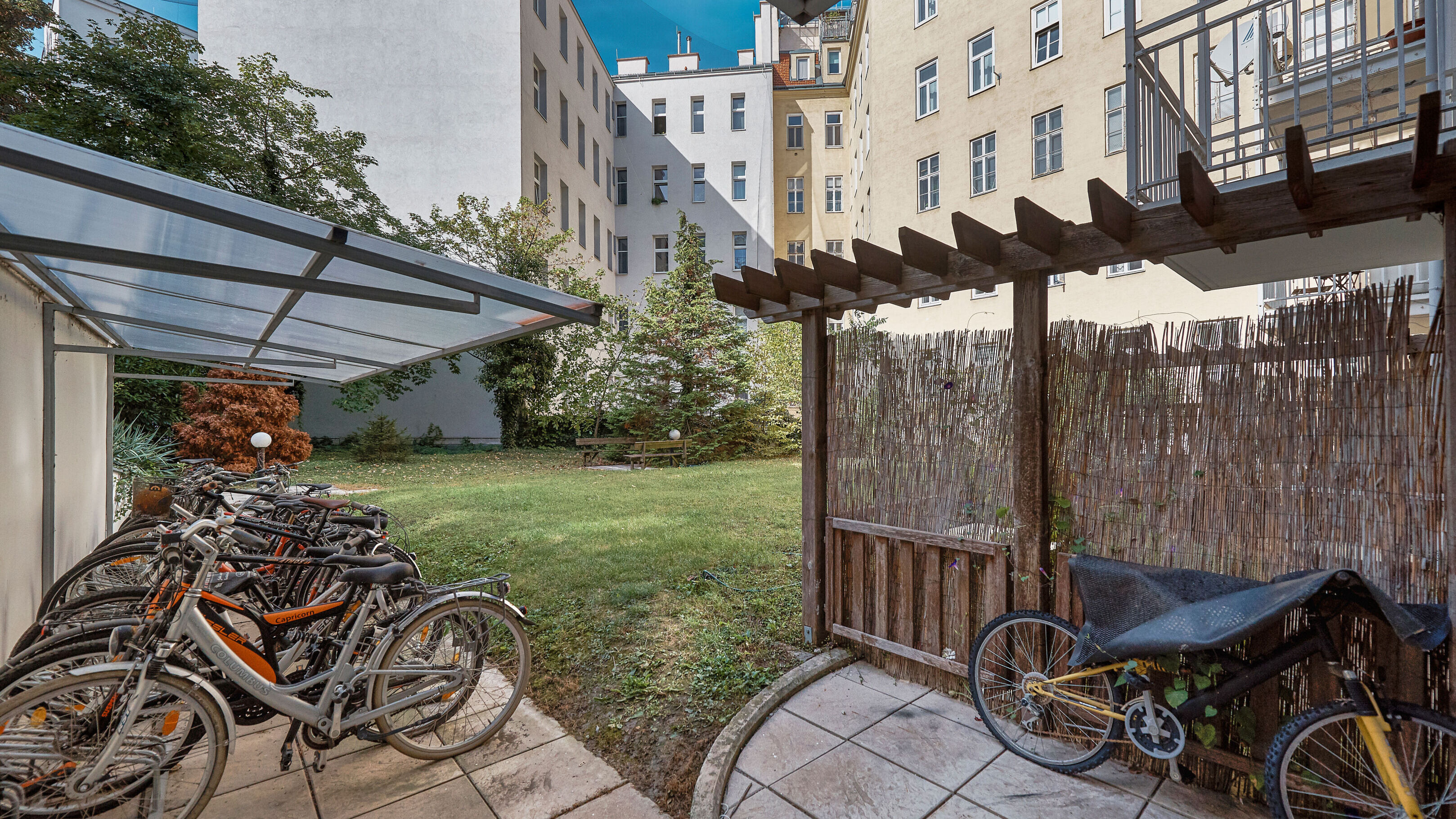 Innenhof mit Fahrradabstellplatz